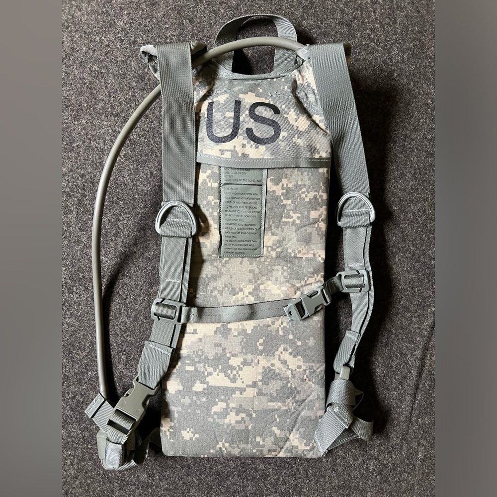 ACU Molle Il Hydration System Carrier
NSN:8465-01-524-8362